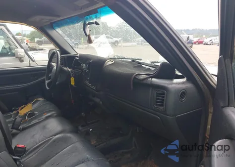 2000 Chevrolet Silverado 1500 z USA, uszkodzony, nr VIN 2GCEK19T9Y1331453